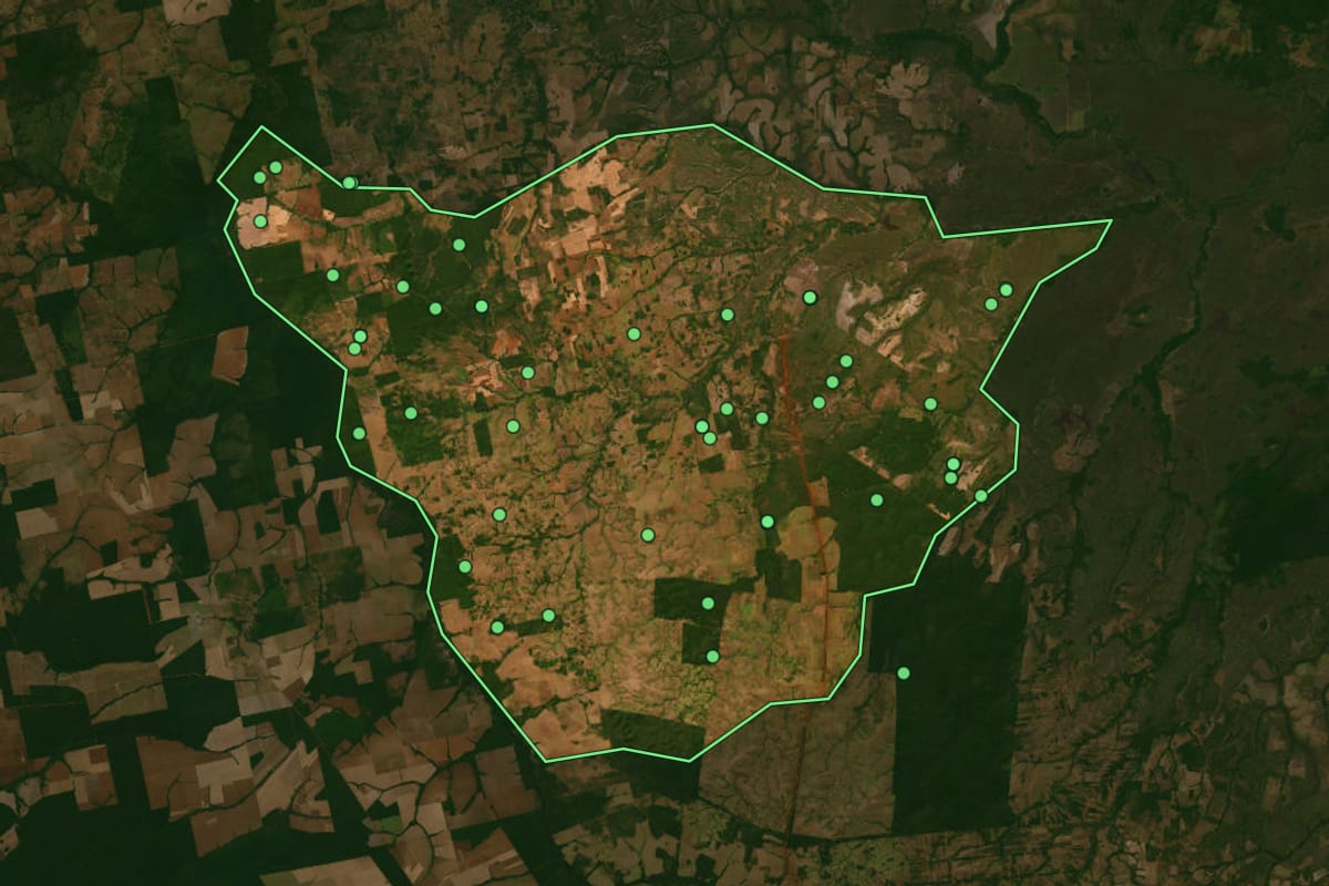 Imagem de satélite de Canabrava do Norte (MT), com o contorno do município e a posição dos imóveis desta página.