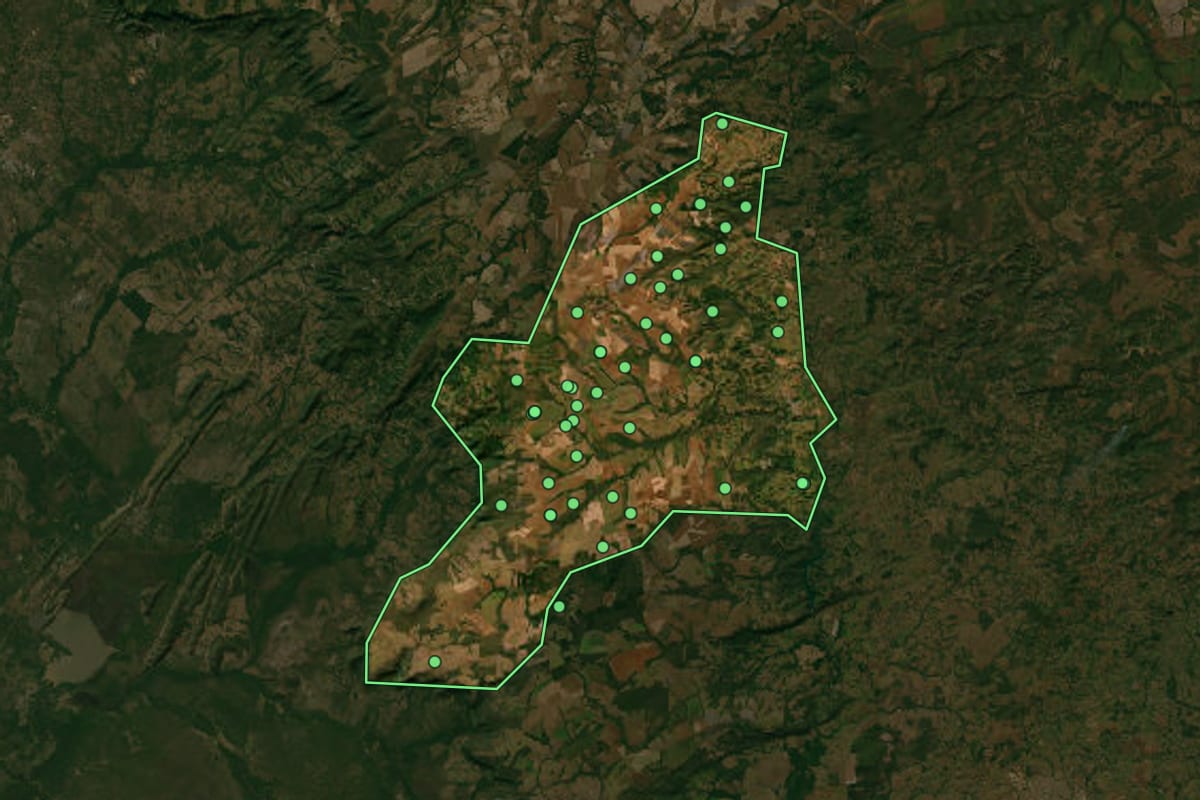 Imagem de satélite de Jaciara (MT), com o contorno do município e a posição dos imóveis desta página.