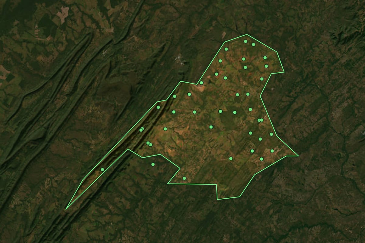 Imagem de satélite de Jangada (MT), com o contorno do município e a posição dos imóveis desta página.