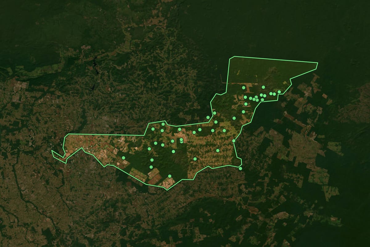 Imagem de satélite de Matupá (MT), com o contorno do município e a posição dos imóveis desta página.
