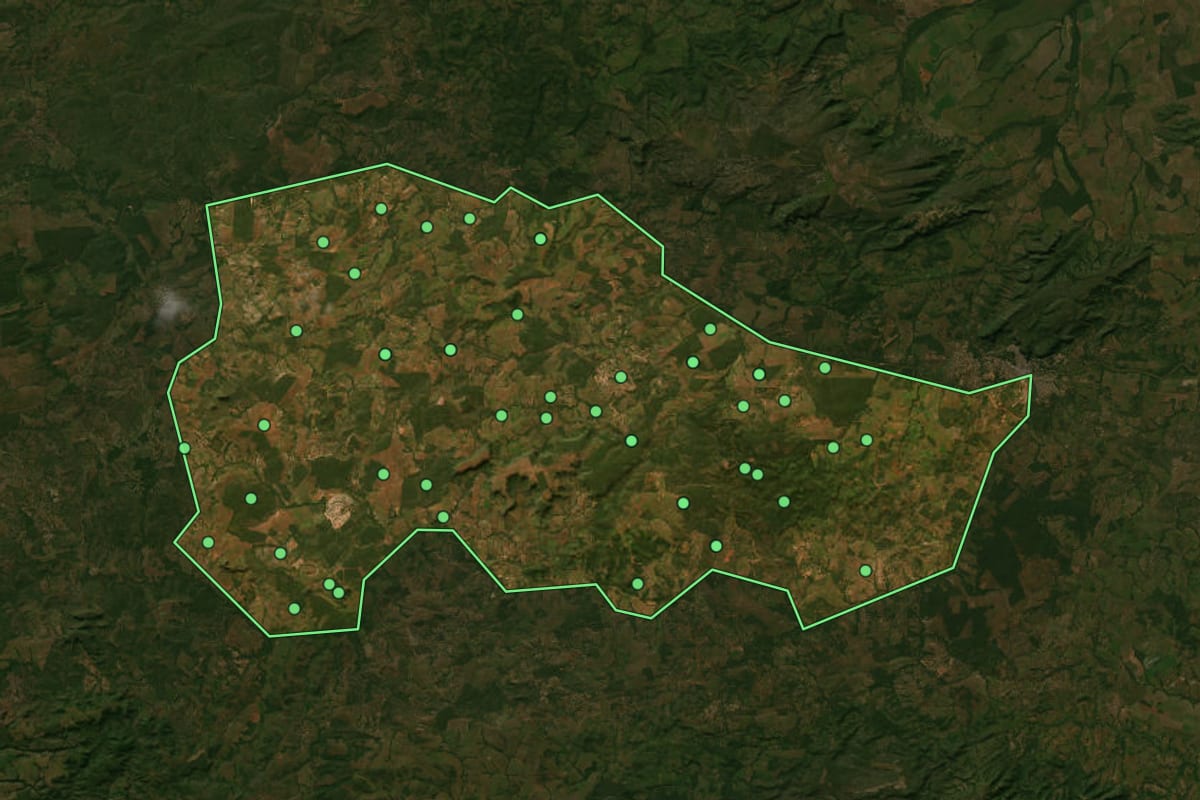 Imagem de satélite de Pontal do Araguaia (MT), com o contorno do município e a posição dos imóveis desta página.
