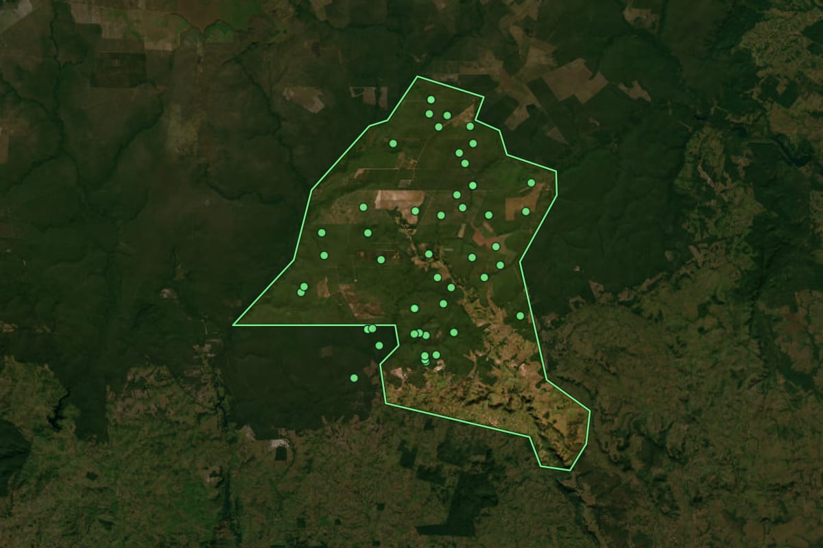 Imagem de satélite de Reserva do Cabaçal (MT), com o contorno do município e a posição dos imóveis desta página.