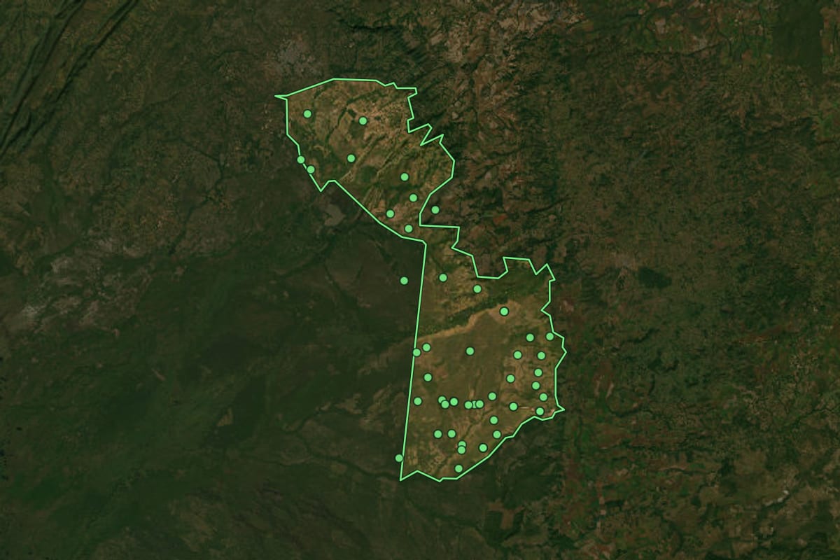 Imagem de satélite de Santo Antônio de Leverger (MT), com o contorno do município e a posição dos imóveis desta página.