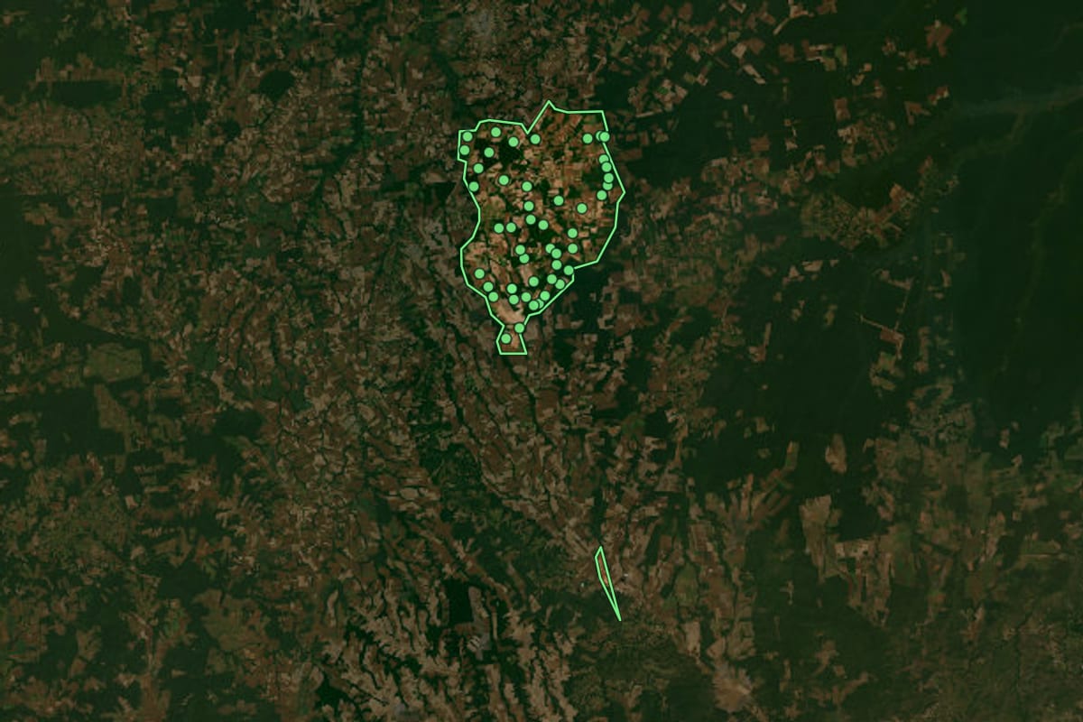 Imagem de satélite de Vera (MT), com o contorno do município e a posição dos imóveis desta página.