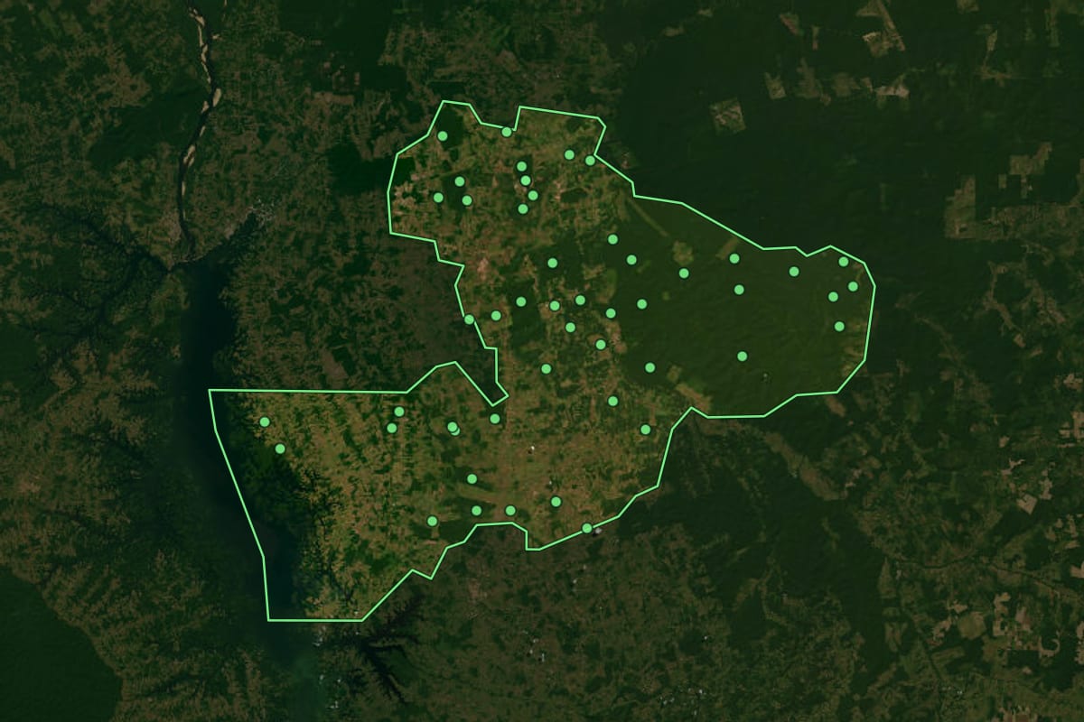 Imagem de satélite de Goianésia do Pará (PA), com o contorno do município e a posição dos imóveis desta página.