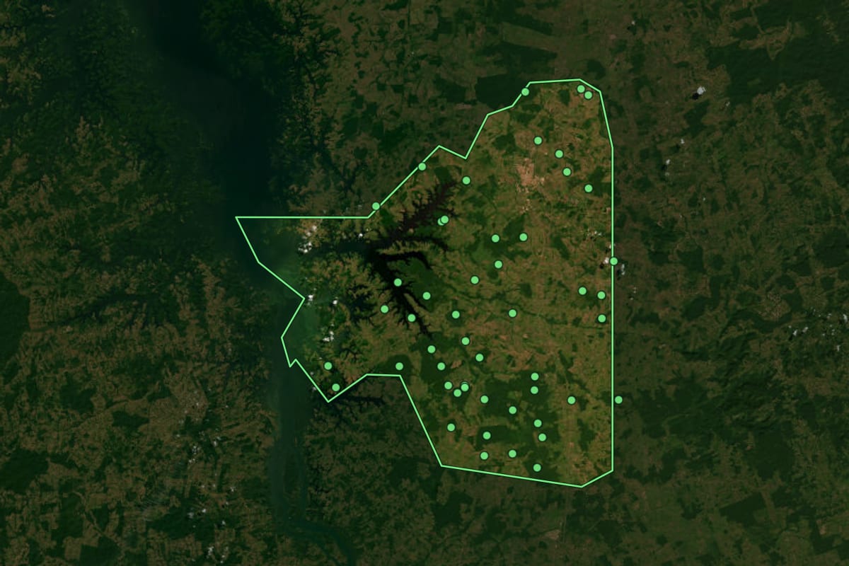 Imagem de satélite de Jacundá (PA), com o contorno do município e a posição dos imóveis desta página.