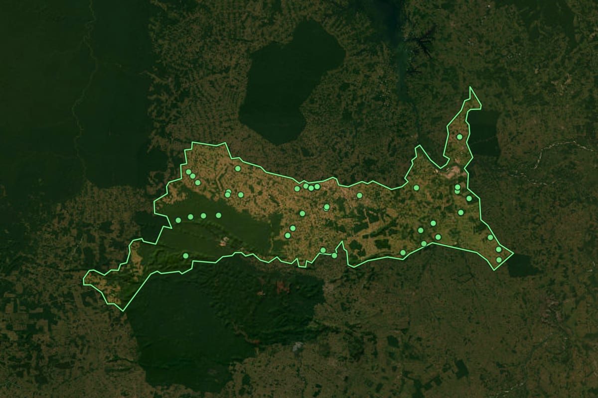 Imagem de satélite de Marabá (PA), com o contorno do município e a posição dos imóveis desta página.