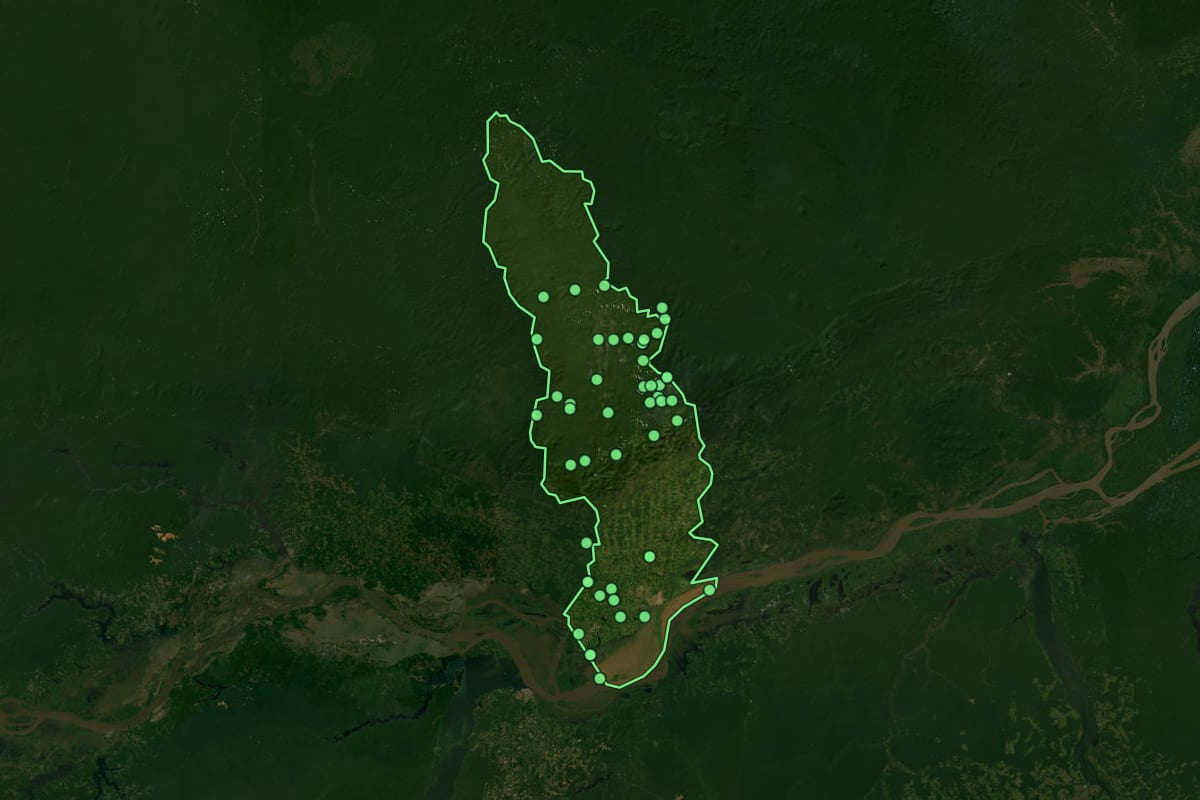 Imagem de satélite de Monte Alegre (PA), com o contorno do município e a posição dos imóveis desta página.