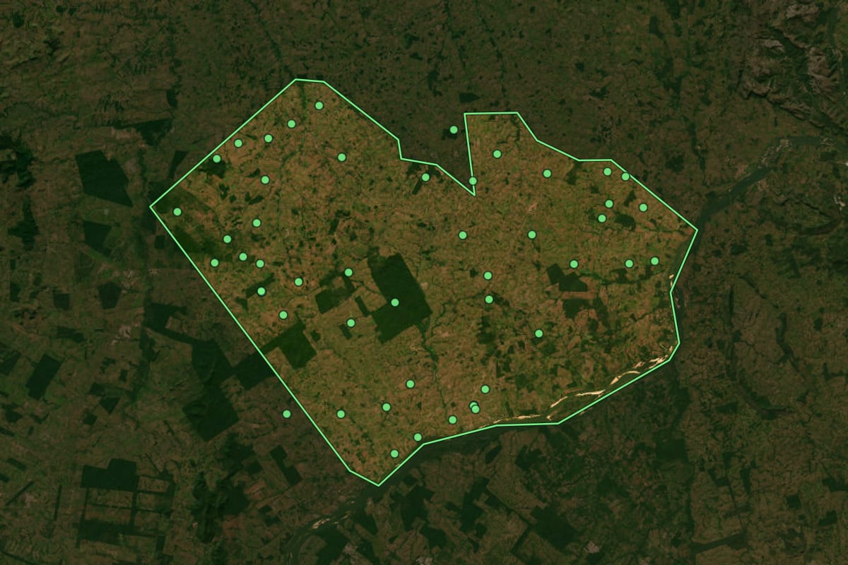 Imagem de satélite de Piçarra (PA), com o contorno do município e a posição dos imóveis desta página.