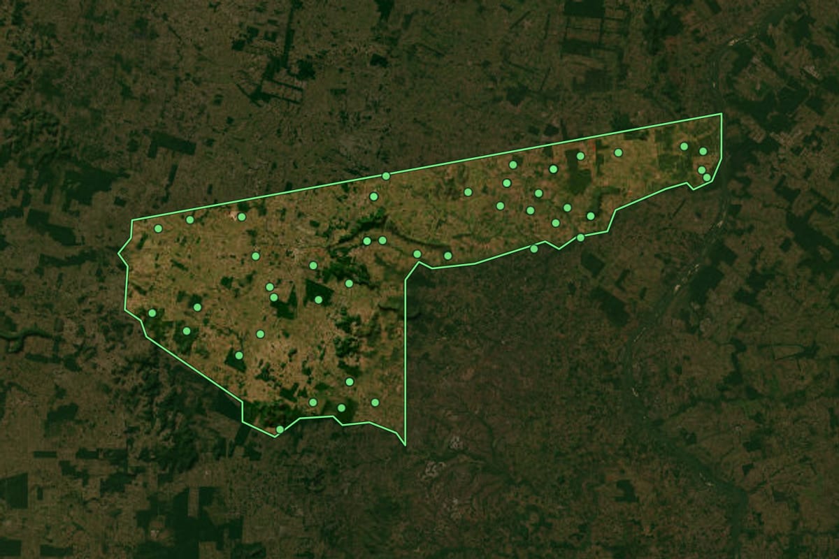 Imagem de satélite de Rio Maria (PA), com o contorno do município e a posição dos imóveis desta página.
