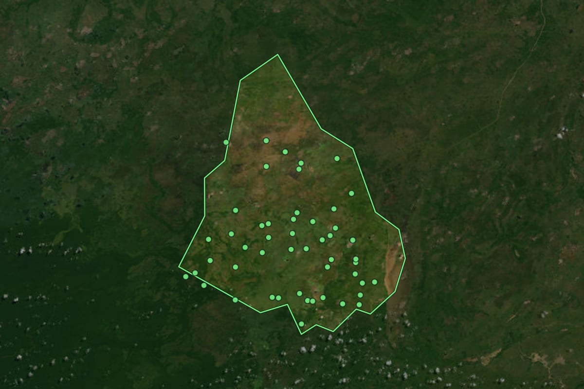Imagem de satélite de Santa Cruz do Arari (PA), com o contorno do município e a posição dos imóveis desta página.