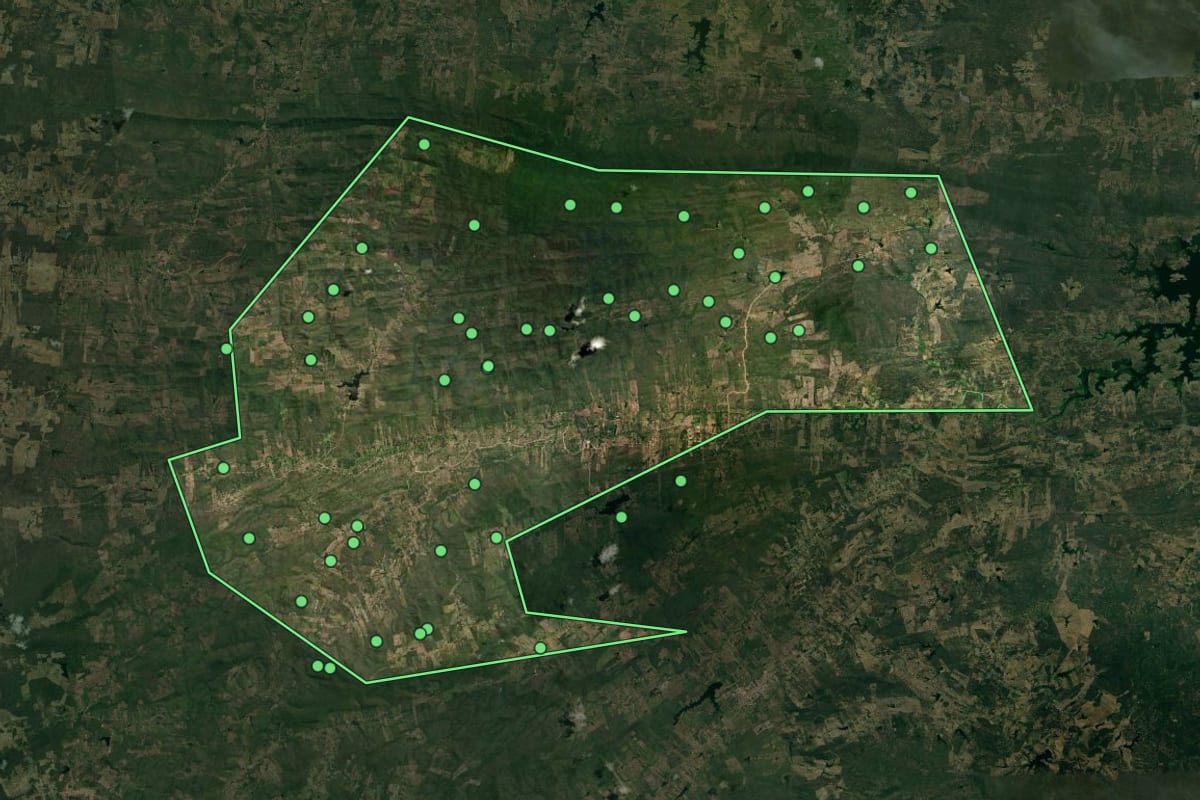 Imagem de satélite de Aguiar (PB), com o contorno do município e a posição dos imóveis desta página.