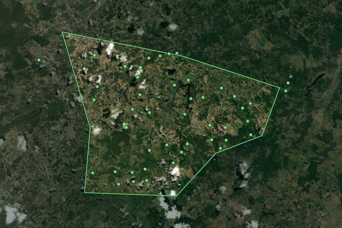 Imagem de satélite de Areia (PB), com o contorno do município e a posição dos imóveis desta página.