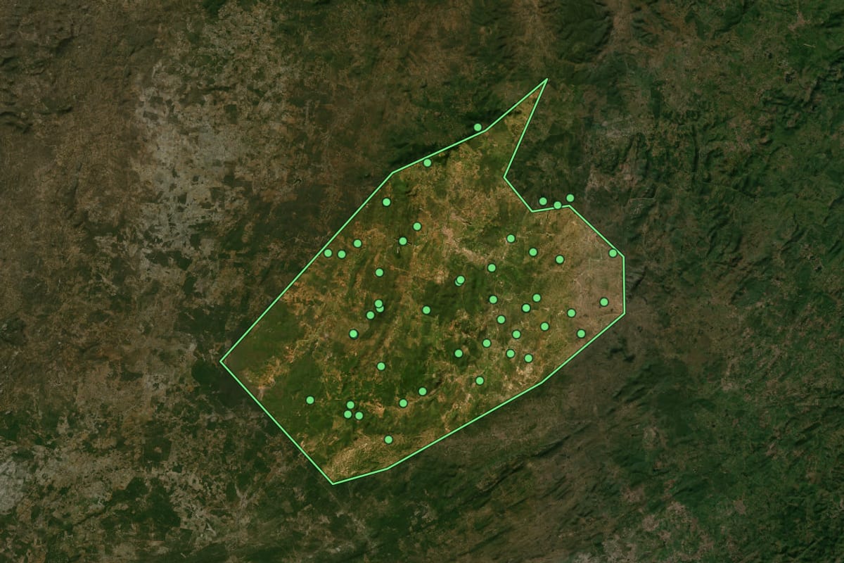 Imagem de satélite de Barra de Santa Rosa (PB), com o contorno do município e a posição dos imóveis desta página.