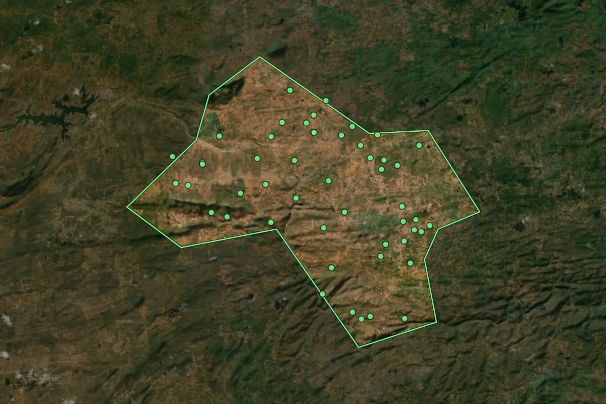 Imagem de satélite de Barra de Santana (PB), com o contorno do município e a posição dos imóveis desta página.