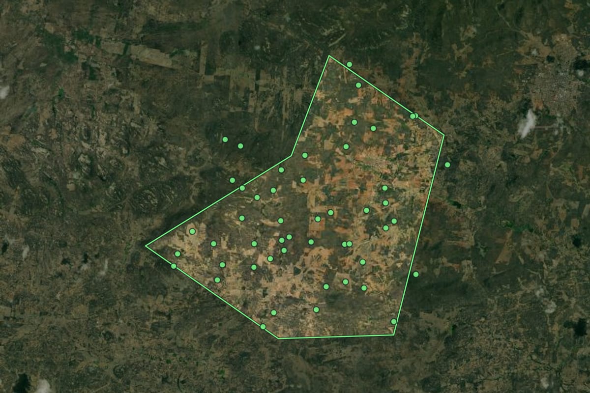 Imagem de satélite de Brejo dos Santos (PB), com o contorno do município e a posição dos imóveis desta página.