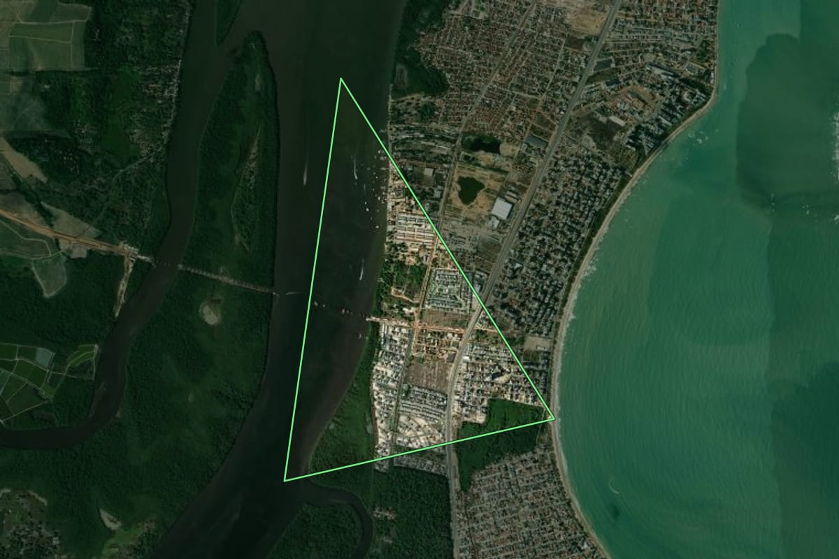 Imagem de satélite de Cabedelo (PB), com o contorno do município e a posição dos imóveis desta página.