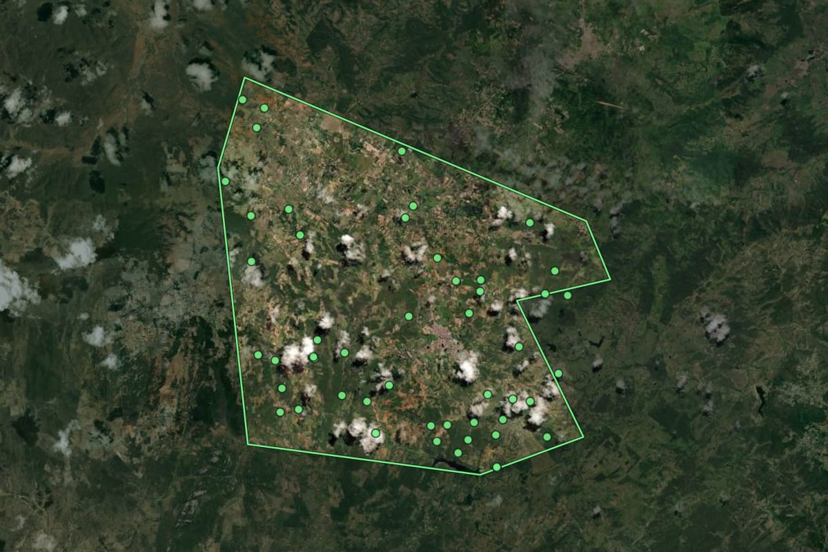 Imagem de satélite de Cacimba de Dentro (PB), com o contorno do município e a posição dos imóveis desta página.