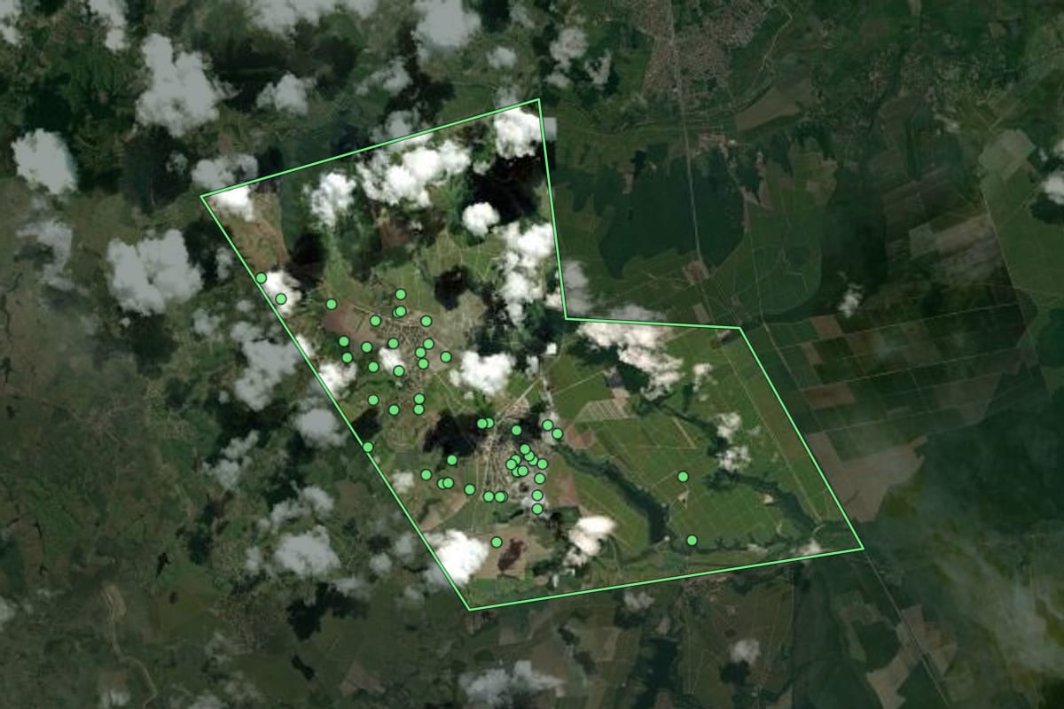 Imagem de satélite de Capim (PB), com o contorno do município e a posição dos imóveis desta página.