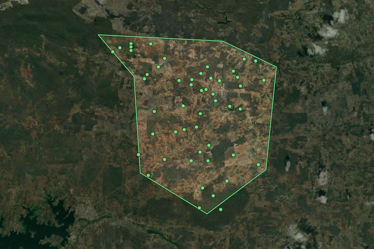 Imagem de satélite de Caturité (PB), com o contorno do município e a posição dos imóveis desta página.