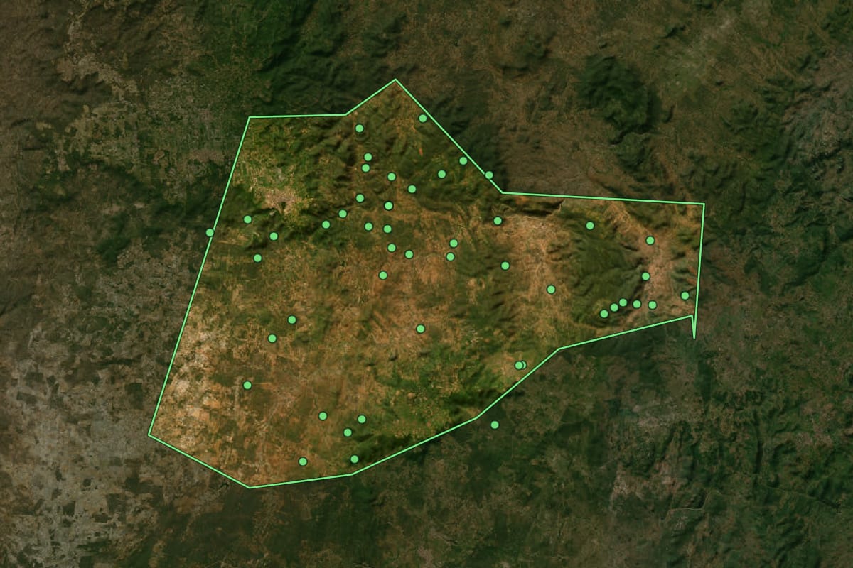 Imagem de satélite de Cuité (PB), com o contorno do município e a posição dos imóveis desta página.