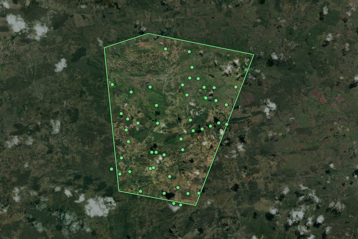 Imagem de satélite de Fagundes (PB), com o contorno do município e a posição dos imóveis desta página.