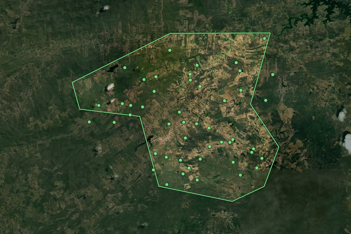 Imagem de satélite de Igaracy (PB), com o contorno do município e a posição dos imóveis desta página.