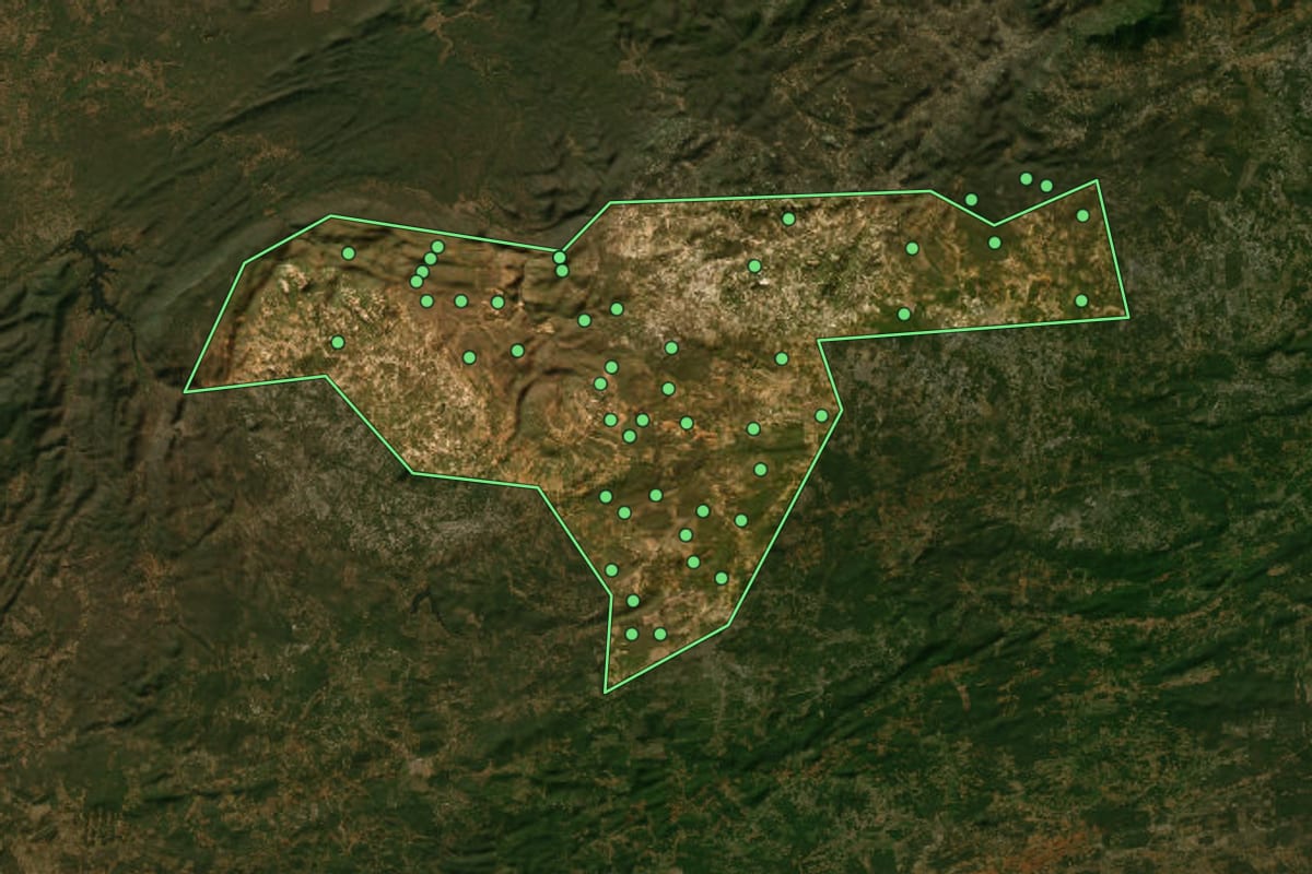 Imagem de satélite de Imaculada (PB), com o contorno do município e a posição dos imóveis desta página.