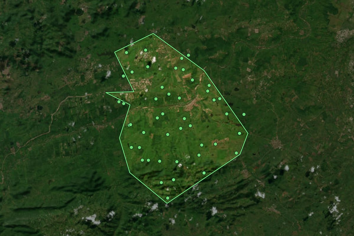 Imagem de satélite de Itabaiana (PB), com o contorno do município e a posição dos imóveis desta página.