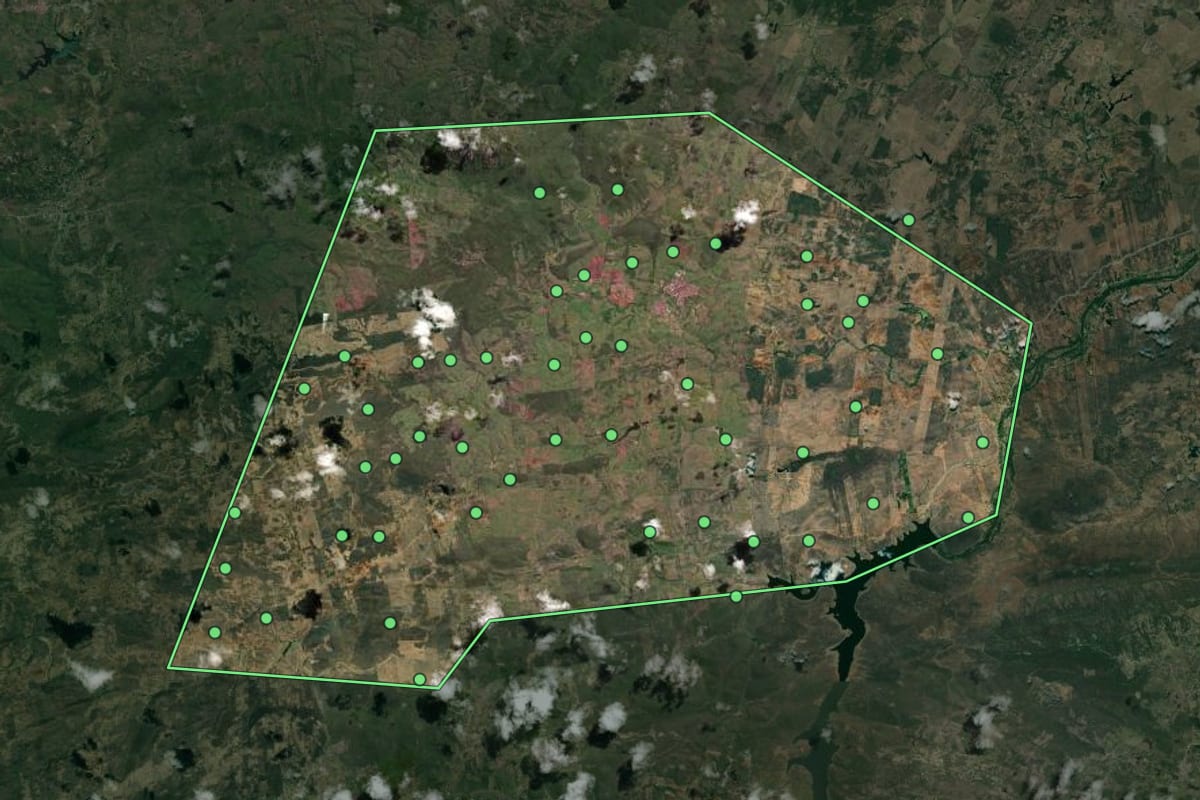 Imagem de satélite de Itatuba (PB), com o contorno do município e a posição dos imóveis desta página.