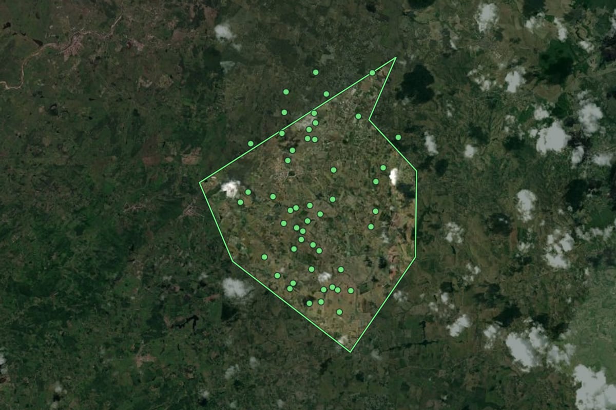 Imagem de satélite de Lagoa de Dentro (PB), com o contorno do município e a posição dos imóveis desta página.