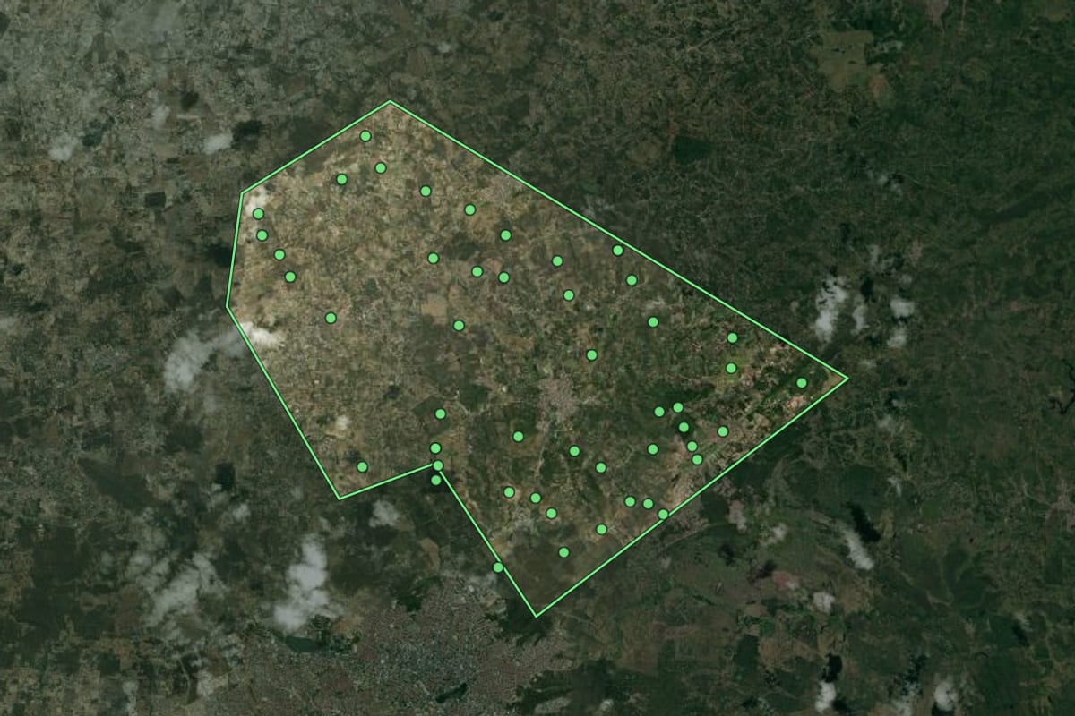 Imagem de satélite de Lagoa Seca (PB), com o contorno do município e a posição dos imóveis desta página.