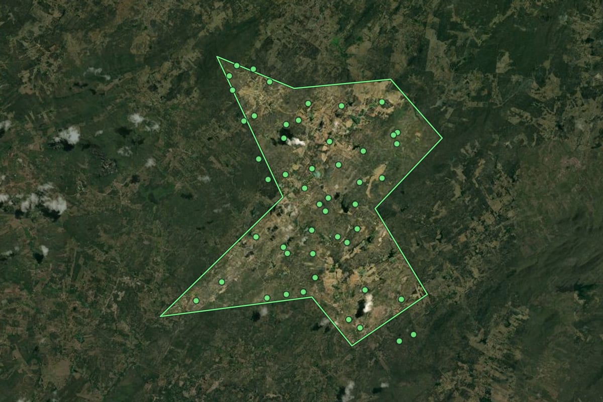 Imagem de satélite de Lastro (PB), com o contorno do município e a posição dos imóveis desta página.