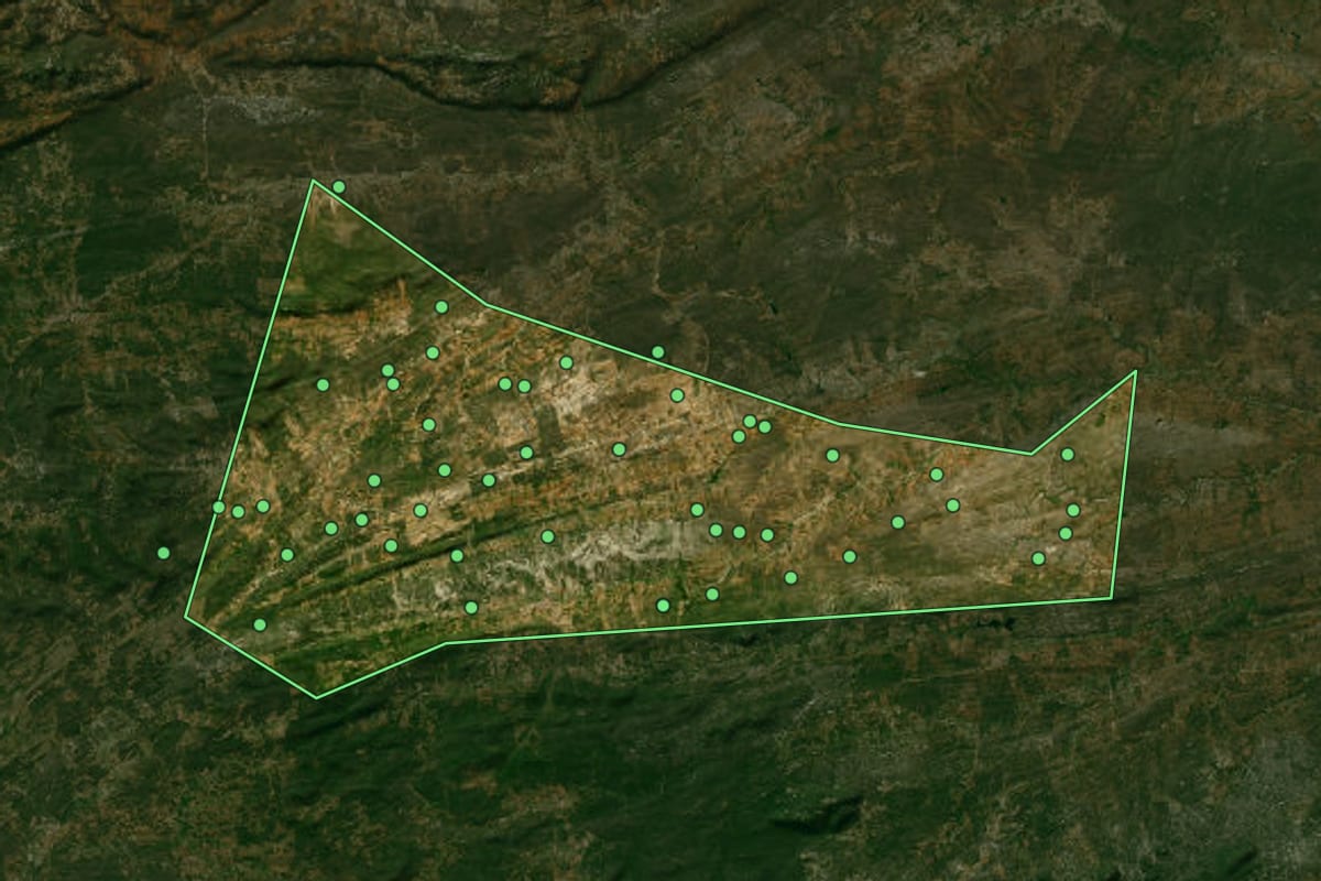 Imagem de satélite de Livramento (PB), com o contorno do município e a posição dos imóveis desta página.