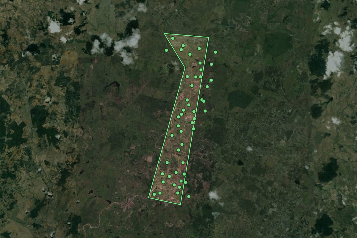 Imagem de satélite de Logradouro (PB), com o contorno do município e a posição dos imóveis desta página.