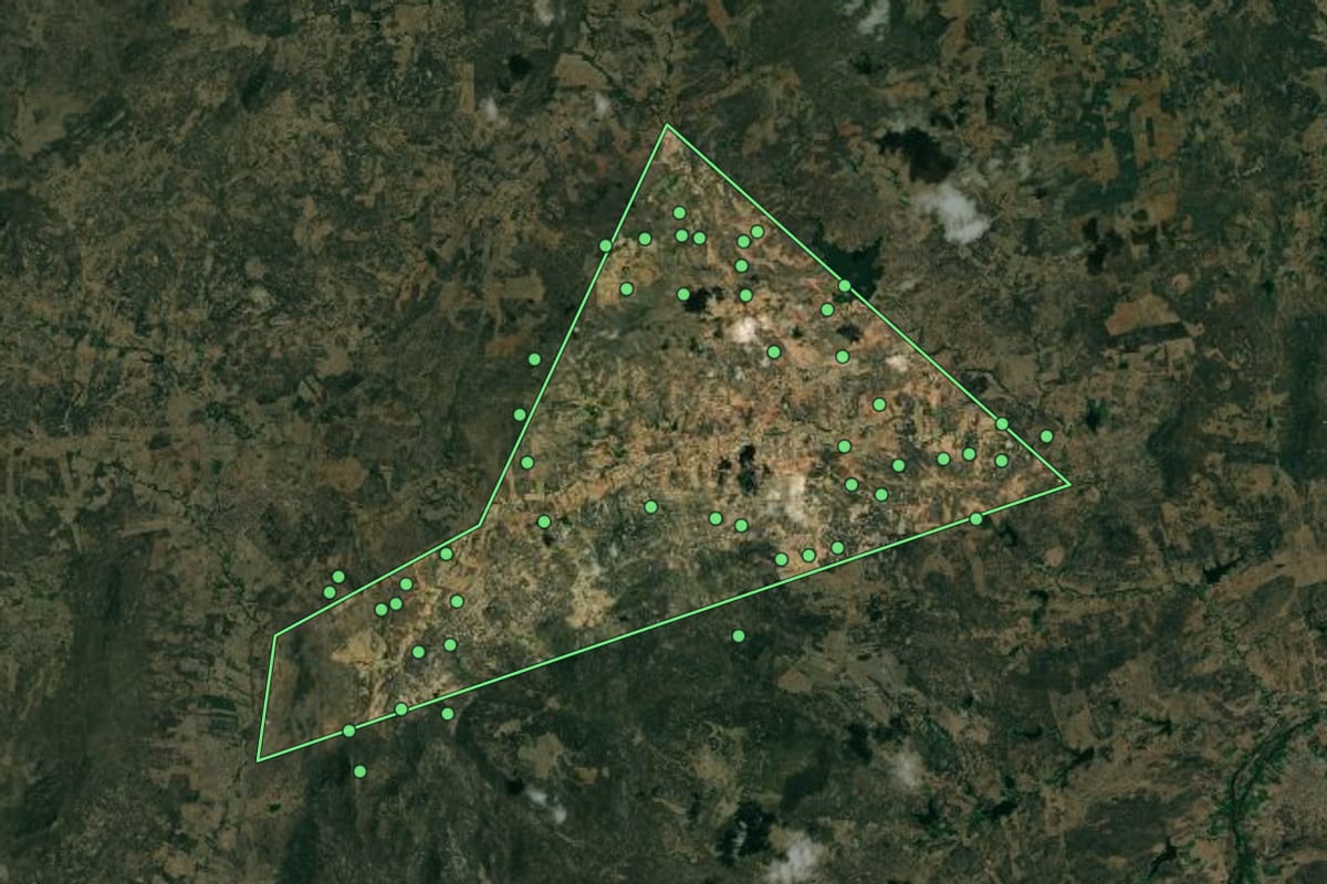 Imagem de satélite de Mato Grosso (PB), com o contorno do município e a posição dos imóveis desta página.