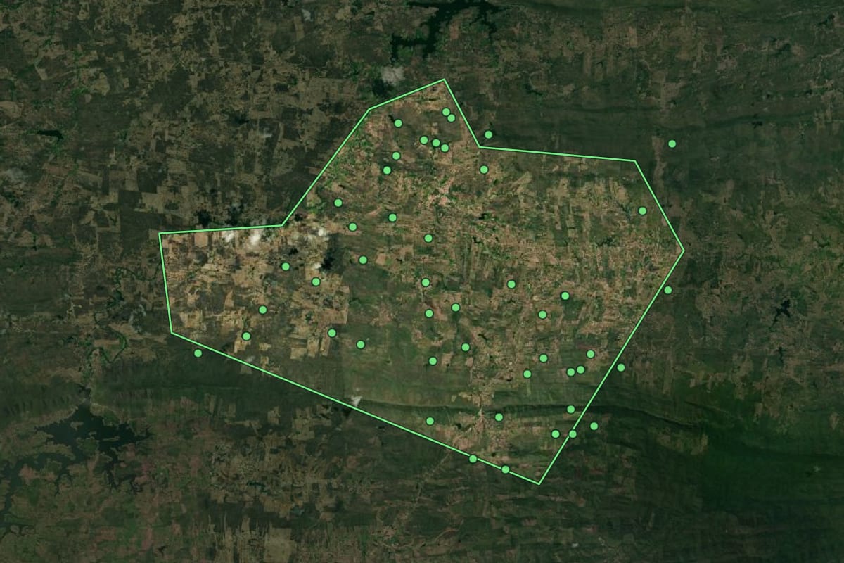 Imagem de satélite de Nazarezinho (PB), com o contorno do município e a posição dos imóveis desta página.