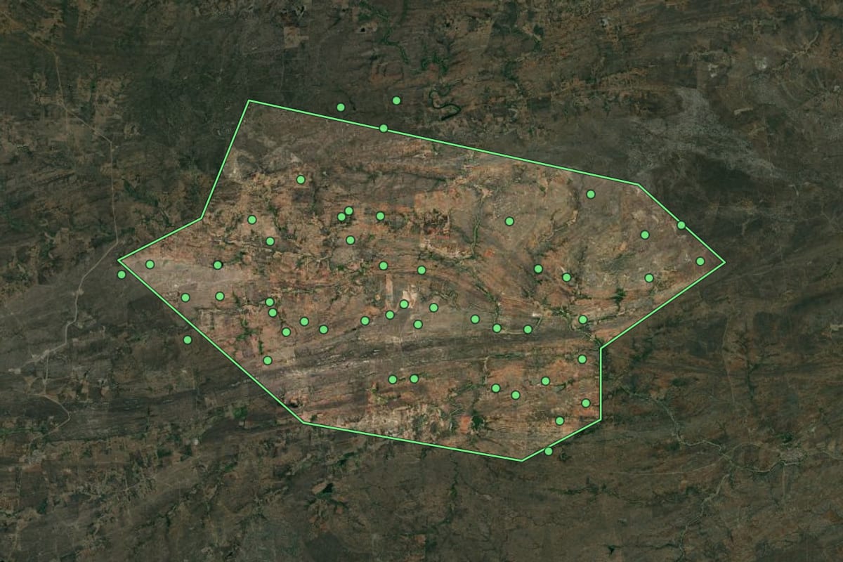 Imagem de satélite de Parari (PB), com o contorno do município e a posição dos imóveis desta página.