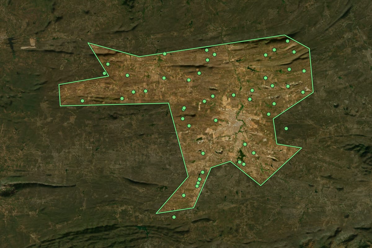 Imagem de satélite de Patos (PB), com o contorno do município e a posição dos imóveis desta página.