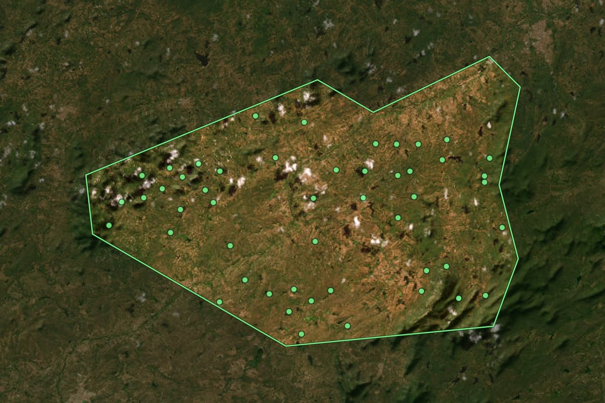 Imagem de satélite de Paulista (PB), com o contorno do município e a posição dos imóveis desta página.