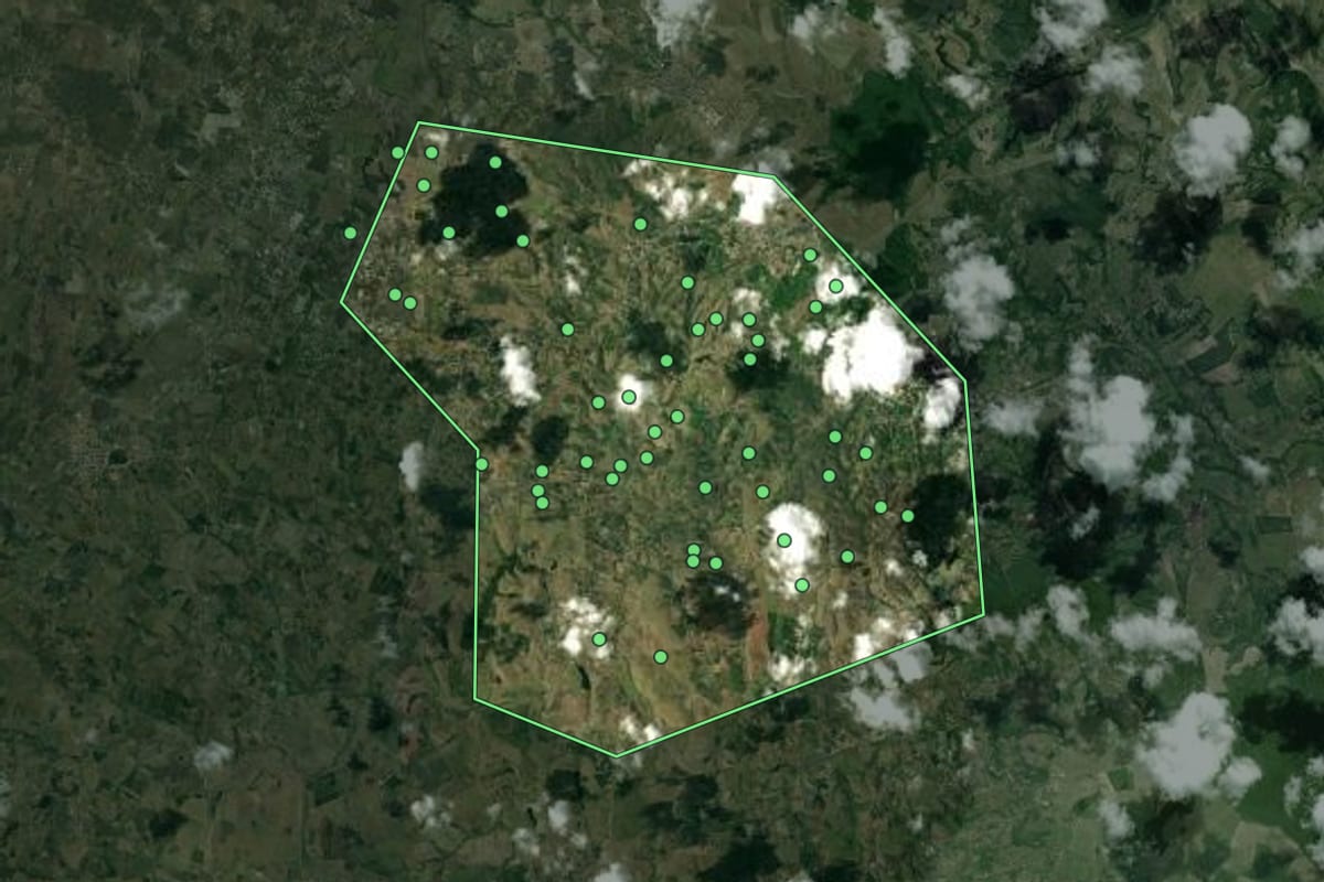 Imagem de satélite de Pedro Régis (PB), com o contorno do município e a posição dos imóveis desta página.