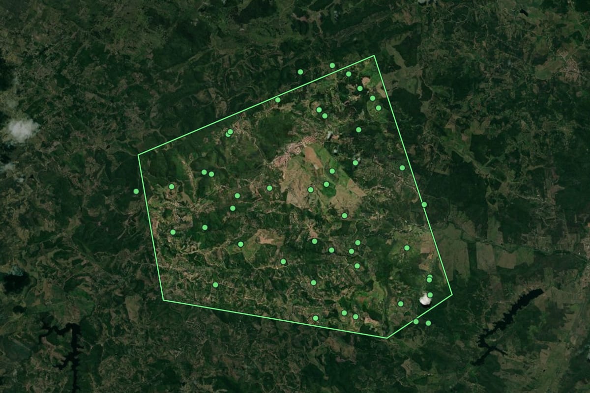 Imagem de satélite de Pilões (PB), com o contorno do município e a posição dos imóveis desta página.