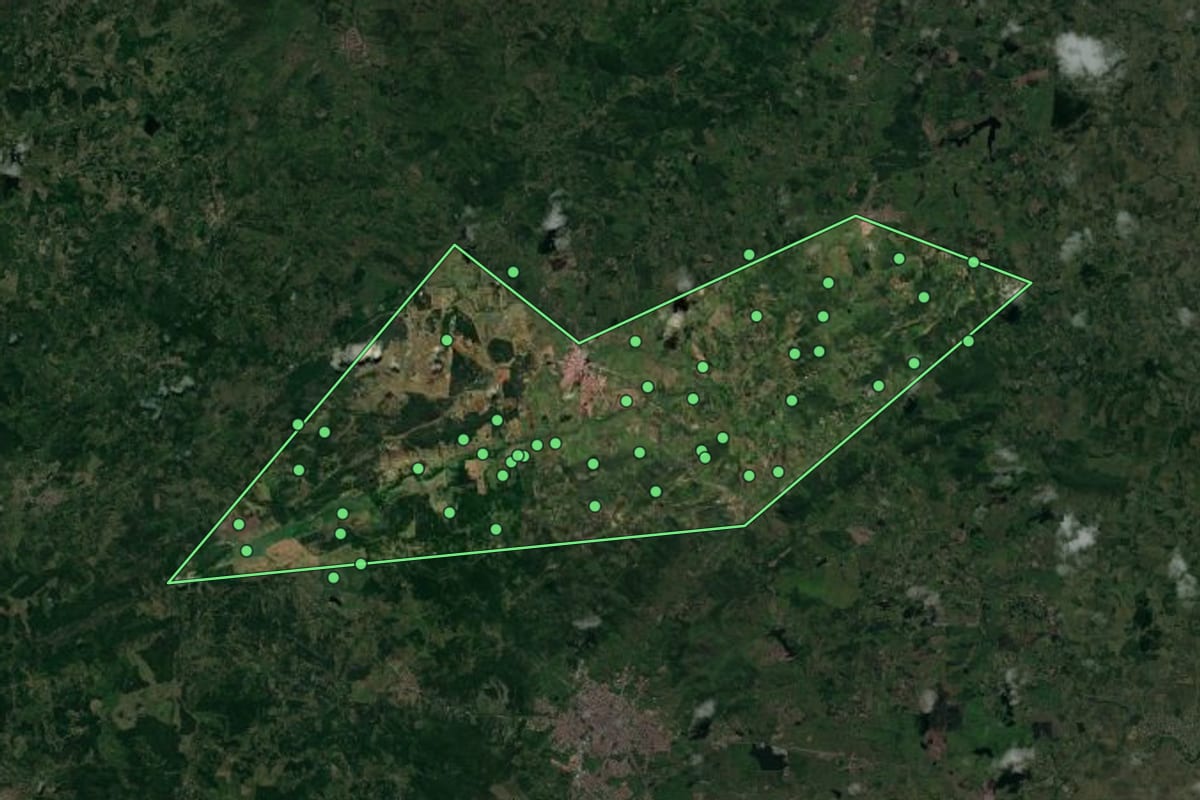Imagem de satélite de Pirpirituba (PB), com o contorno do município e a posição dos imóveis desta página.