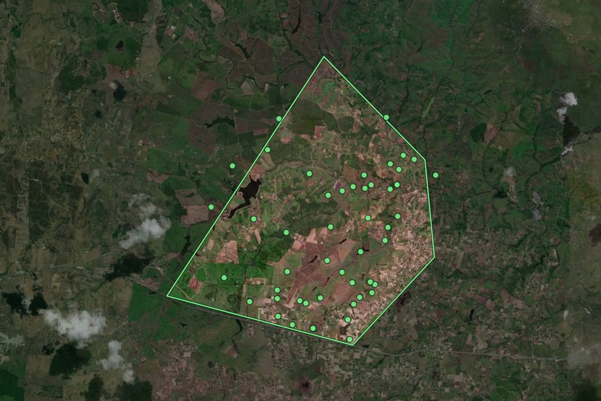 Imagem de satélite de Riachão do Poço (PB), com o contorno do município e a posição dos imóveis desta página.