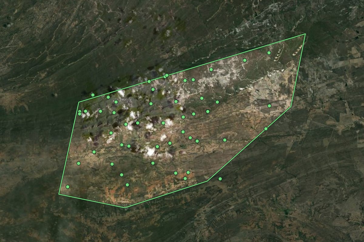 Imagem de satélite de Salgadinho (PB), com o contorno do município e a posição dos imóveis desta página.