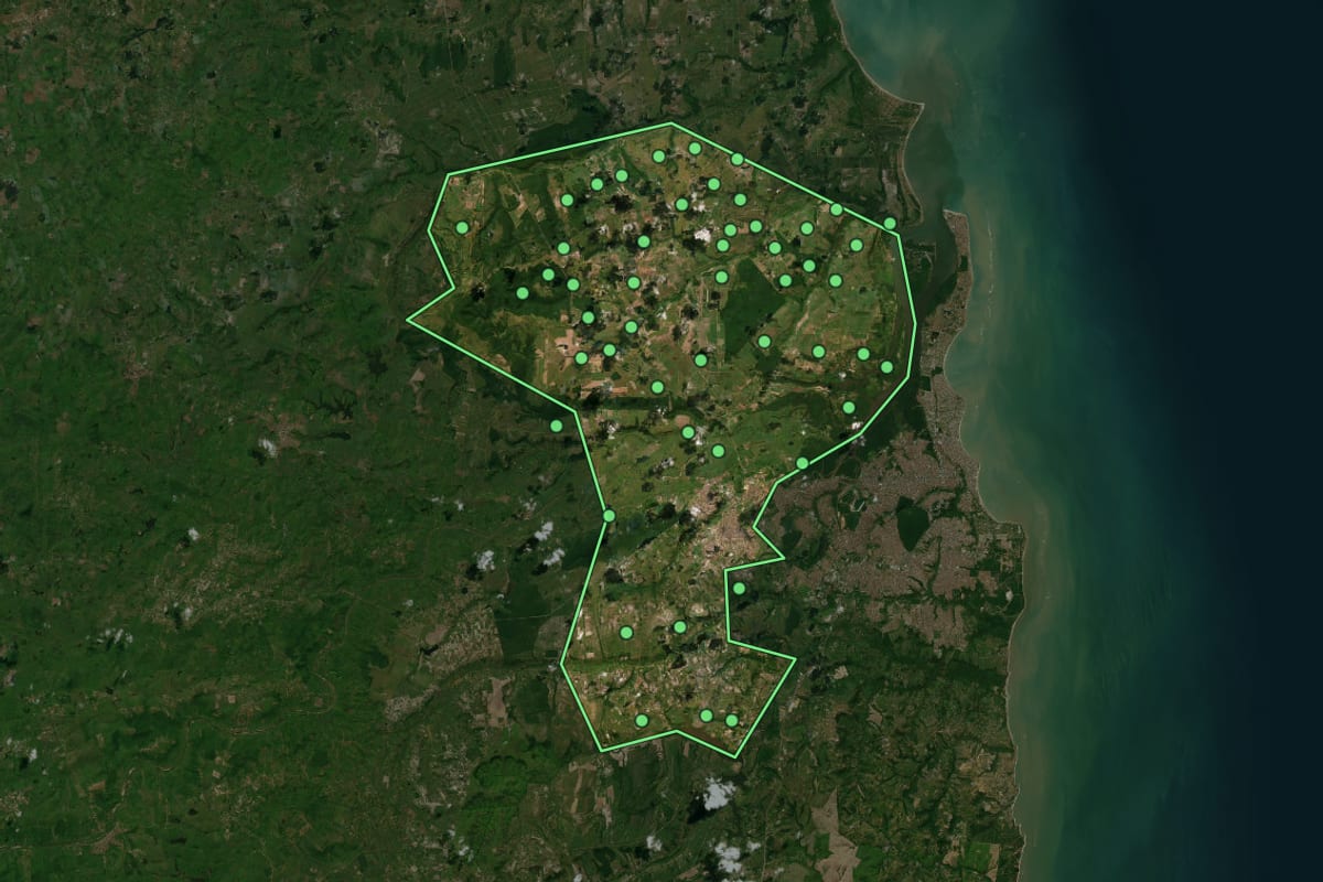 Imagem de satélite de Santa Rita (PB), com o contorno do município e a posição dos imóveis desta página.