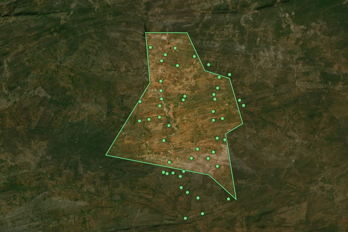 Imagem de satélite de Santo André (PB), com o contorno do município e a posição dos imóveis desta página.