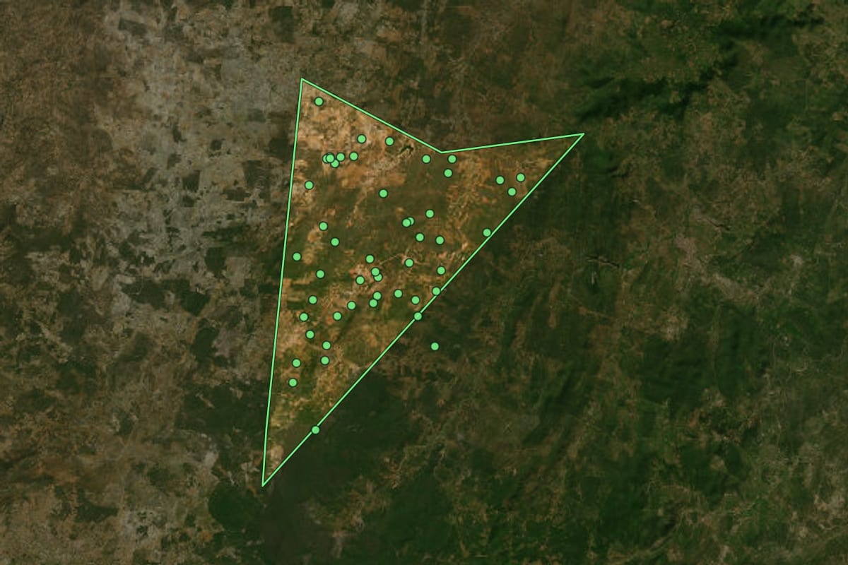 Imagem de satélite de Sossêgo (PB), com o contorno do município e a posição dos imóveis desta página.
