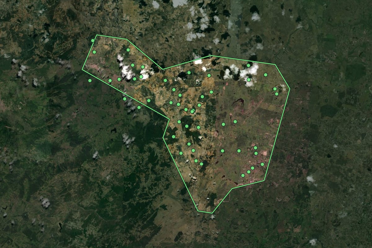 Imagem de satélite de Tacima (PB), com o contorno do município e a posição dos imóveis desta página.