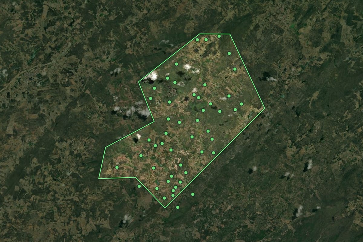 Imagem de satélite de Vieirópolis (PB), com o contorno do município e a posição dos imóveis desta página.